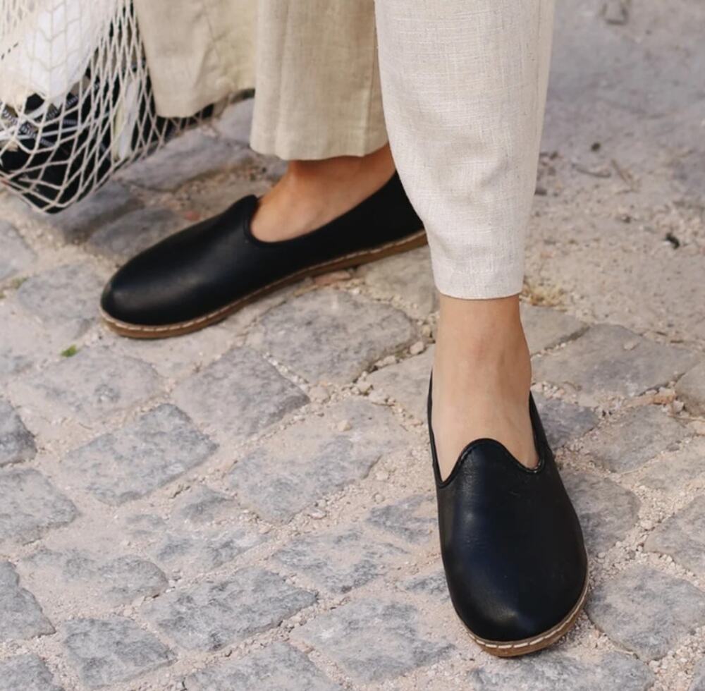 Charix Shoes Womens 9.5 Slip On Loafers Black Leather Comfort Office Minimalist